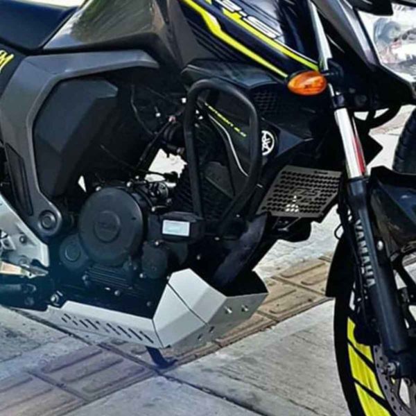 Pechera Cubrecarter Yamaha FZ2 0 FECORMOTOS